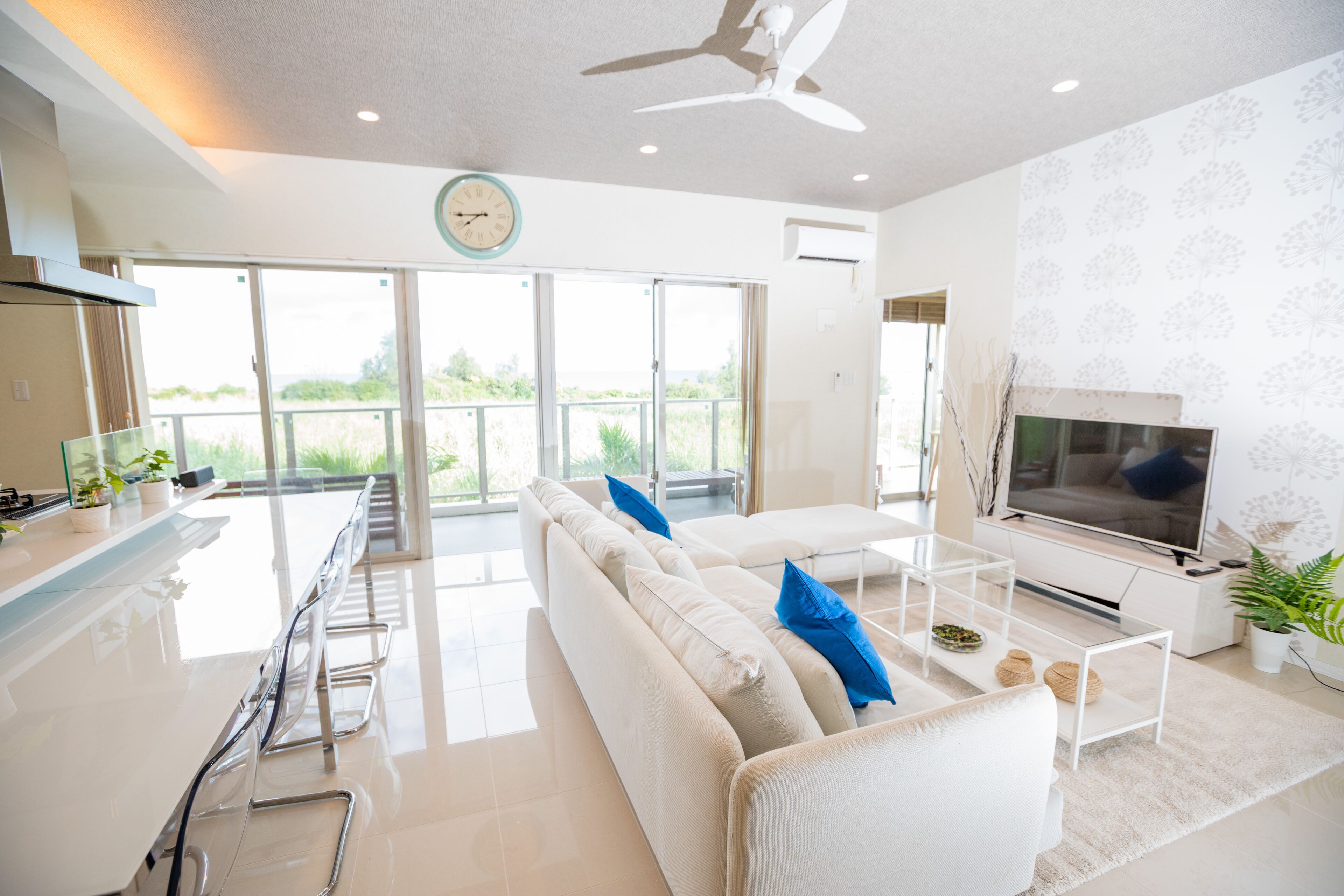 Apartment, 3 Bedrooms | Living room | Flat-screen TV, streaming services