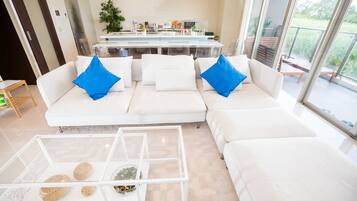 Apartment, 3 Bedrooms | Living room | Flat-screen TV, streaming services