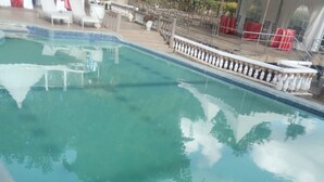 Kolam renang terbuka 