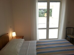 ห้องเบสิกดับเบิลหรือทวิน | โต๊ะทำงาน, เปล/เตียงเด็กอ่อน (ฟรี), เตียงเสริม/เปล, Wi-Fi ฟรี