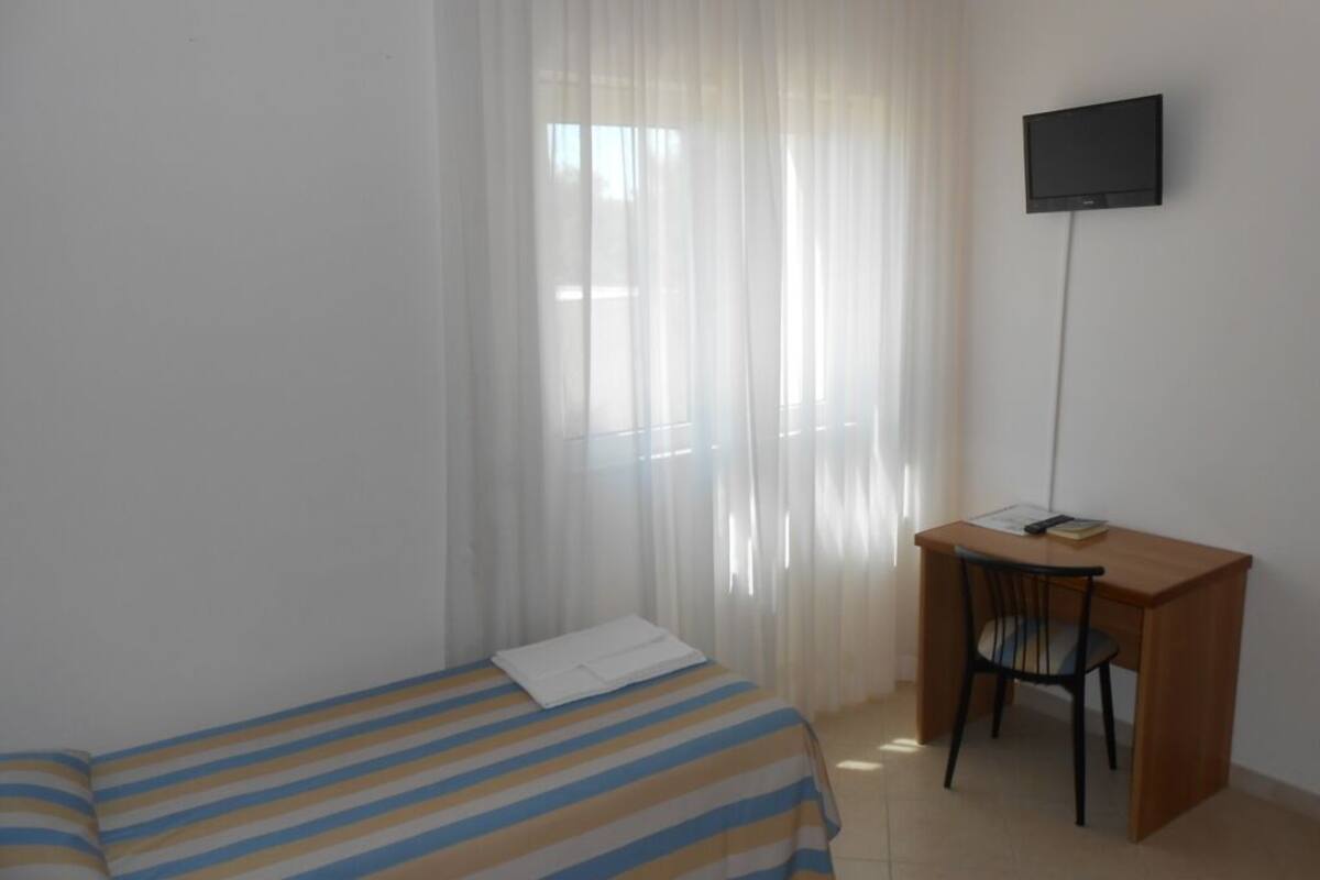 Basic-Einzelzimmer | Schreibtisch, kostenlose Babybetten, Zustellbetten, kostenloses WLAN
