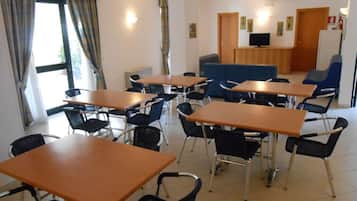 Ilmainen päivittäinen buffetaamiainen