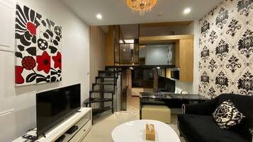 City Condo (4A) | Living area | 32-inch flat-screen TV with cable channels, TV