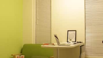 Business Room (6C) | Living area | 32-inch flat-screen TV with cable channels, TV