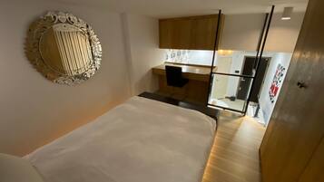 City Condo (4A) | 2 bedrooms, individually decorated, individually furnished, desk