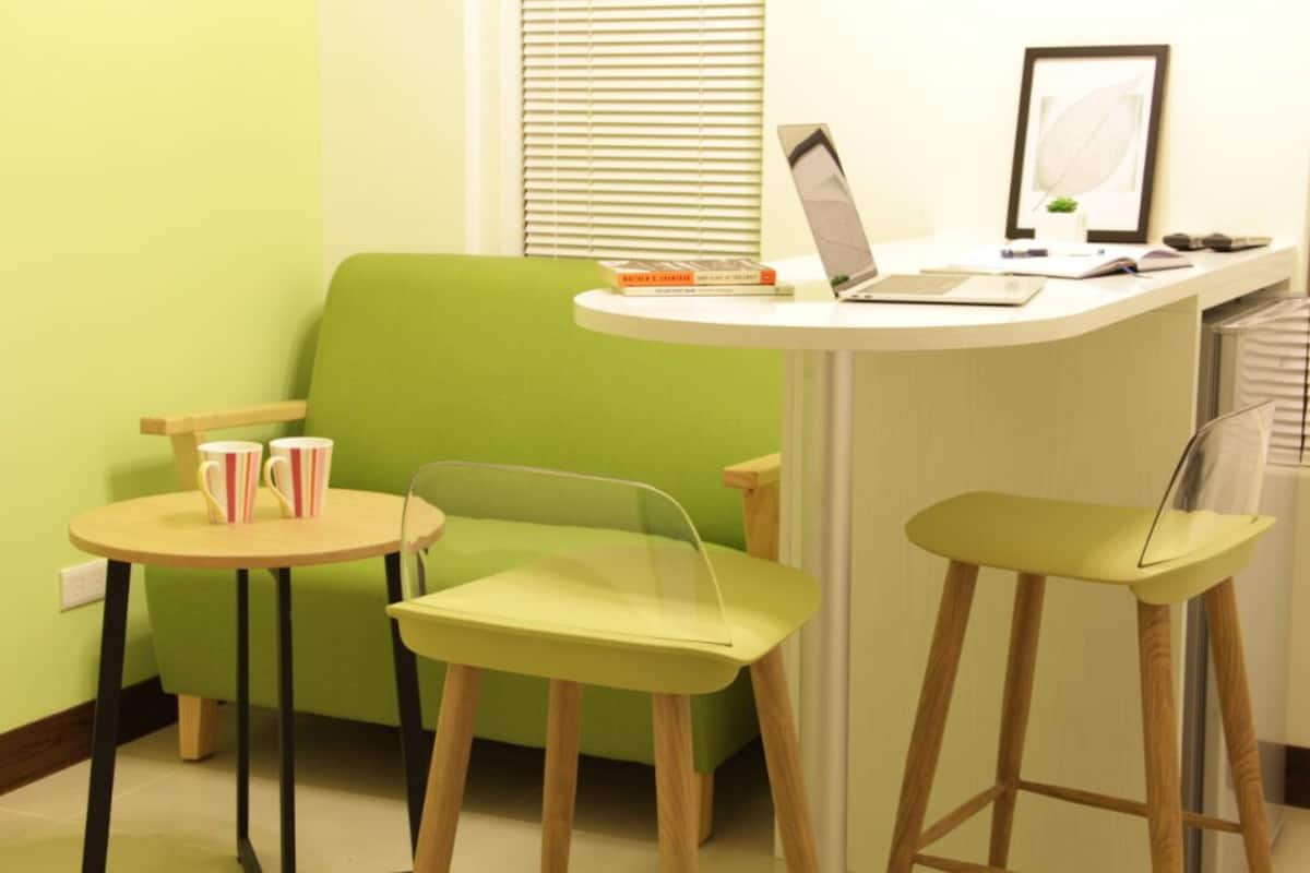 Business Room (6C) | Ruang tamu | 32 inci televisyen skrin rata dengan kabel, TV