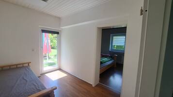 3 bedrooms, bed sheets