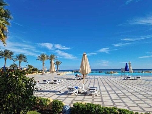 One bedroom "Beach Haven" in 5-stars resort with pool and private beach