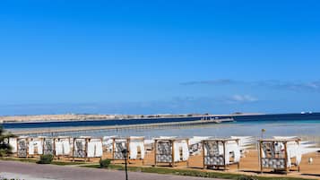 Am Strand, LiegestĂŒhle, StrandtĂŒcher