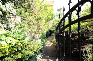 Property entrance - A Place Like Home Apartamenty Wiewiorcza (Gdansk)