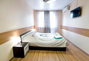 Blackout drapes, iron/ironing board, free WiFi, bed sheets - Hostel on Akademika Anokhina 13 (Moscow)