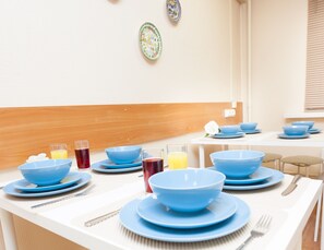 Free daily continental breakfast - Hostel on Akademika Anokhina 13 (Moscow)