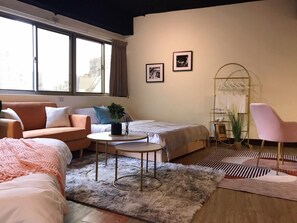 Lyxlägenhet (805) | 1 sovrum, individuell inredning, unika möbler och skrivbord