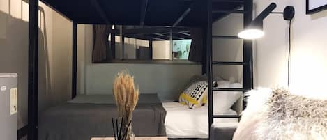Gallery Apartment, 1 Bedroom (806) | 1 bedroom, individually decorated, individually furnished, desk