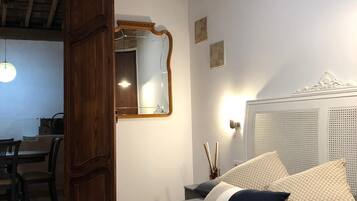 House | 4 bedrooms, Egyptian cotton sheets, premium bedding