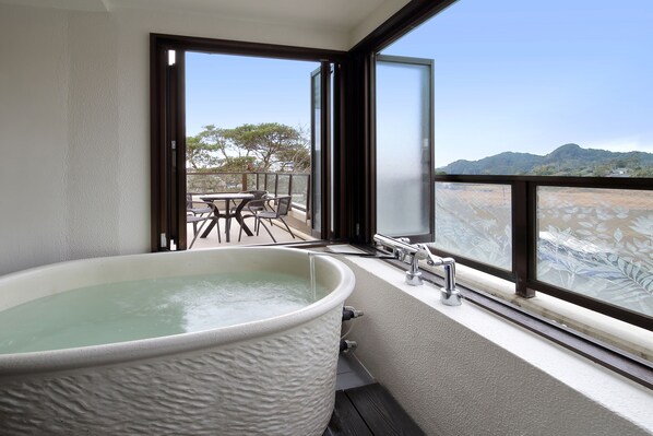 Private spa tub