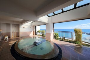 Bañera y ducha independientes, artículos de tocador gratuitos