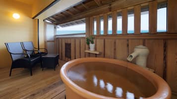 Indoor spa tub
