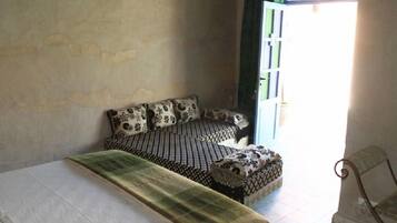 Triple Room | Soundproofing, free cribs/infant beds, free WiFi, bed sheets