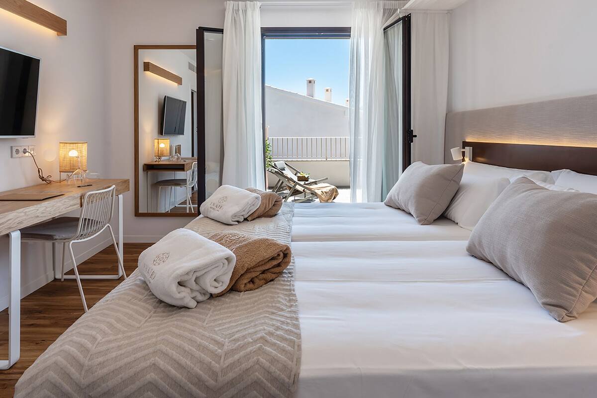 deluxe double room, terrace | 1 bedroom, premium bedding, memory-foam beds, in-room safe