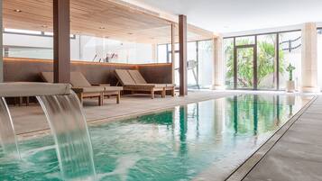 Indoor spa tub