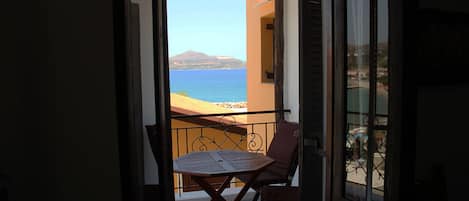Junior Apartment | 2 bedrooms, in-room safe, laptop workspace, soundproofing