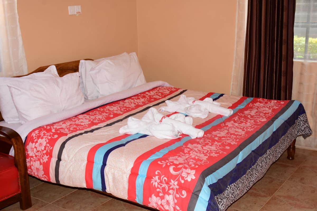 Escritorio, cortinas blackout, wifi gratis y ropa de cama