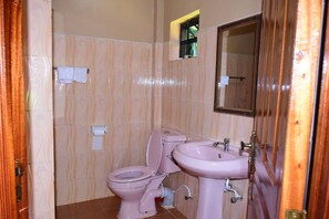 Suihku, sadesuihkupää, ilmaiset hygieniatuotteet, pyyhkeet