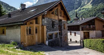 New apartment, 3 stars, sleeps 4, in authentic Savoyard chalet