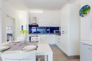 Fridge, microwave, oven, dishwasher - Penthouse with a sea view (Njivice)