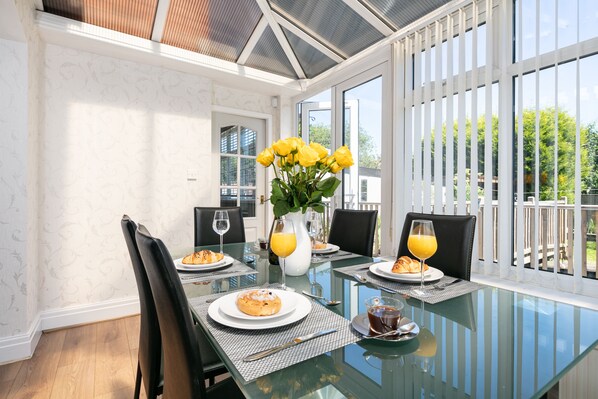 Appartamento, 4 camere da letto | Pasti in camera