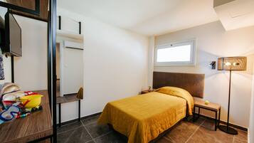 Deluxe Suite | Premium bedding, in-room safe, soundproofing, iron/ironing board