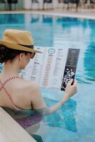 Bar junto a la piscina