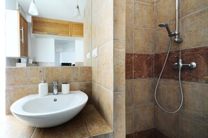 Apartment, Balkon | Badezimmer | Haartrockner, Handtücher