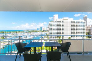 Outdoor dining - Free WiFi/No Resort Fees/Oceanview at the Ilikai Hotel!  Beautiful Sunset Views! (Honolulu)