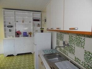 Fridge, oven, stovetop, coffee/tea maker - Quiet apartment a stone's throw from the EUR (Roma)