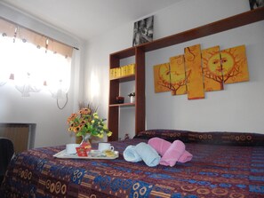 1 bedroom, bed sheets - Quiet apartment a stone's throw from the EUR (Roma)