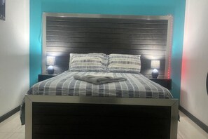 2 kamar tidur, setrika/meja setrika, Wi-Fi gratis, dan seprai linen