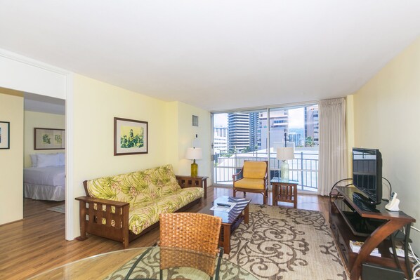 TV - Great Location In Waikiki, City Views! Close to Beach! (Honolulu)