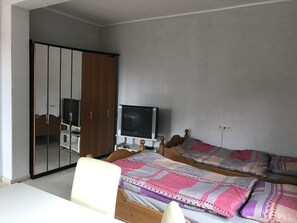 Room, Shared Bathroom (5 PERSONS) | Living area | 21-inch TV with satellite channels - Pension Jura (Gronau (Westphalia))