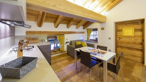 House, 1 Bedroom (3 people) | Private kitchen | Full-size fridge, microwave, stovetop, electric kettle - Alagna2000 (Alagna Valsesia)