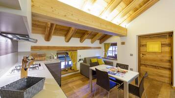 House, 1 Bedroom (3 people) | Private kitchen | Full-sized fridge, microwave, stovetop, electric kettle