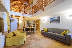 Duplex, 1 Bedroom | Living area