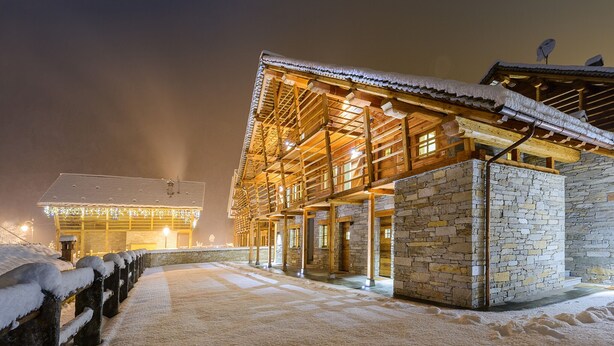 Front of property - evening/night - Alagna2000 (Alagna Valsesia)