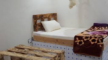 Single Room | Desk, blackout drapes, free WiFi, bed sheets