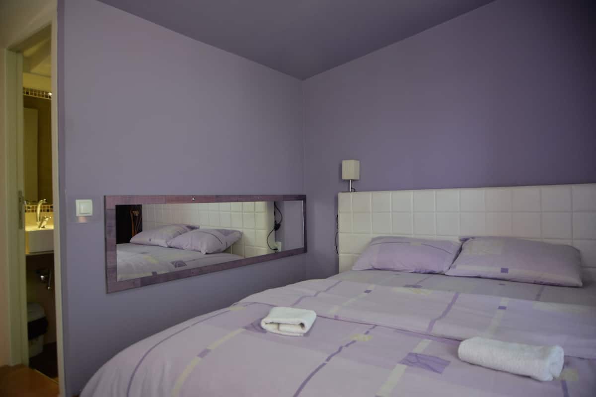 Maisonette, 1 Schlafzimmer, Balkon | 1 Schlafzimmer, schallisolierte Zimmer, Bügeleisen/Bügelbrett