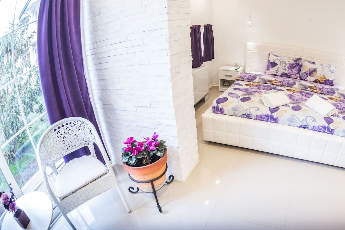 Apartment, 1 Schlafzimmer, Terrasse | 1 Schlafzimmer, schallisolierte Zimmer, Bügeleisen/Bügelbrett