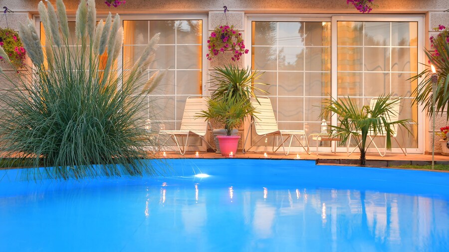 Aloha Apartments with pool