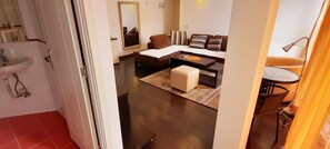 Appartement, 2 chambres, balcon, vue sur la piscine | SystĂšme dâinsonorisation, fer et planche Ă repasser