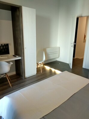 Desk, laptop workspace, soundproofing, free WiFi - Dimora Mefite Self Check-in (Matera)